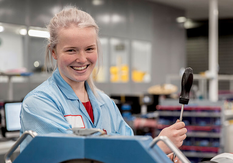 10by7_768x538_AA0I9247_woman_screwdriver.jpg